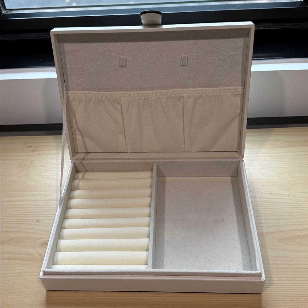 Radley London white jewelry box - Picture 2 of 4